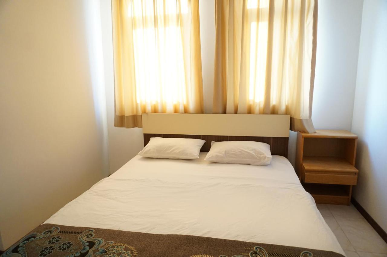 White Horse Hotel Baky Esterno foto