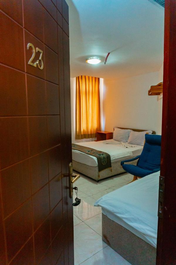 White Horse Hotel Baky Esterno foto