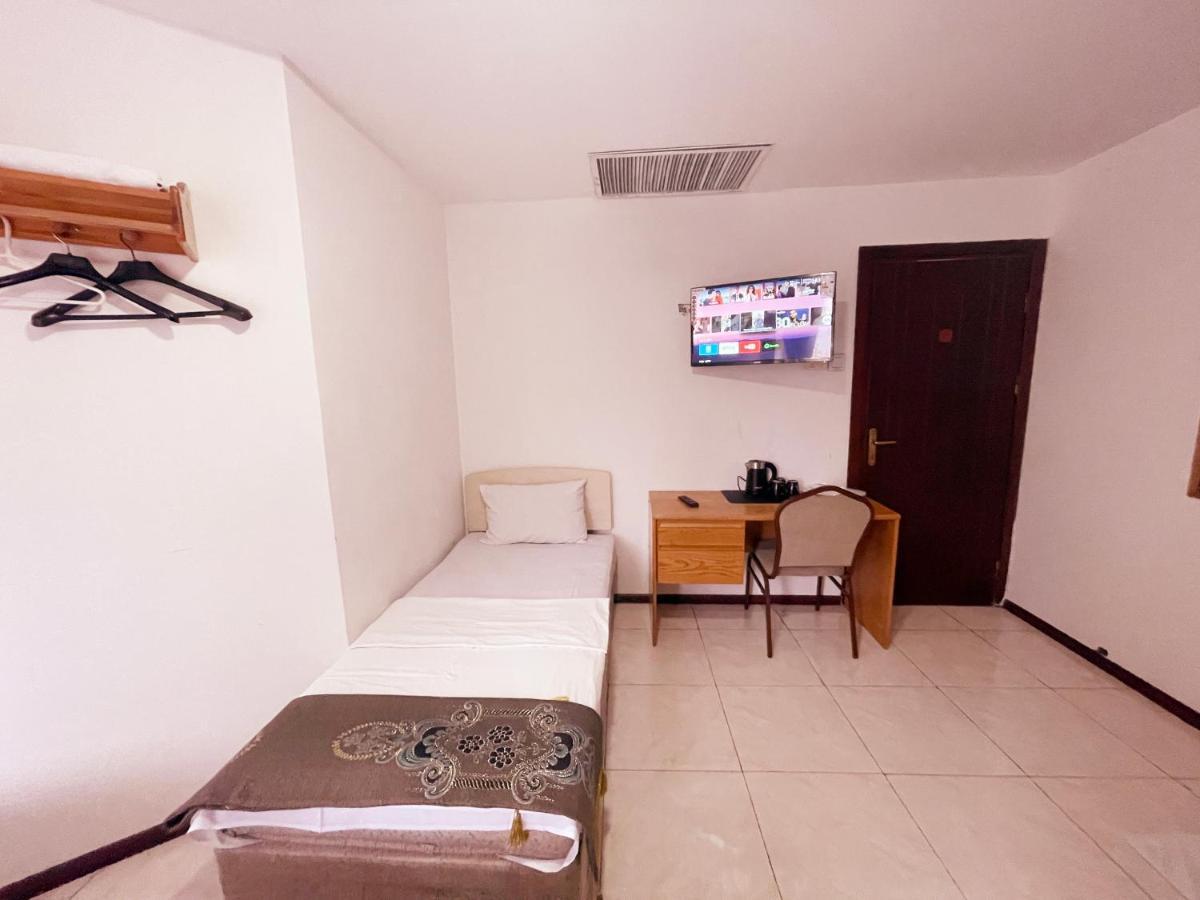 White Horse Hotel Baky Esterno foto